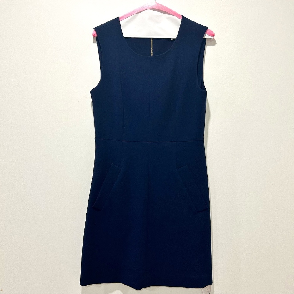 DIANE VON FURSTENBERG Carpeena Navy Blue Back Zipper w/Front Pockets Size 8